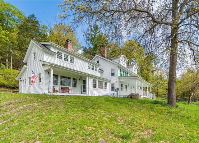 Property at 669 Mountain Rd, Middletown, NY 10940, 6 beds, 3.5 baths