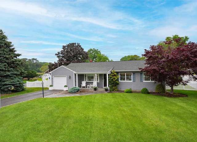 Property at 25 Jackwill Rd, East Patchogue, NY 11772, 2 beds, 1.5 baths