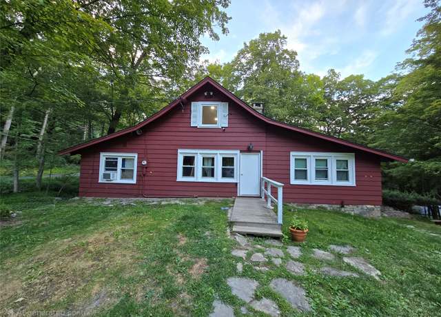 Property at 690 Gipsy Trail Rd, Carmel, NY 10512, 4 beds, 2.5 baths