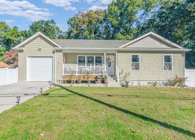 Property at 7 Henry St, Centereach, NY 11720, 4 beds, 4 baths