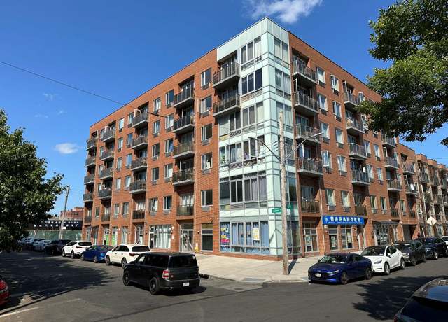 Property at 136-21 Latimer Pl Unit 5H, Flushing, NY 11354, 2 beds, 2 baths