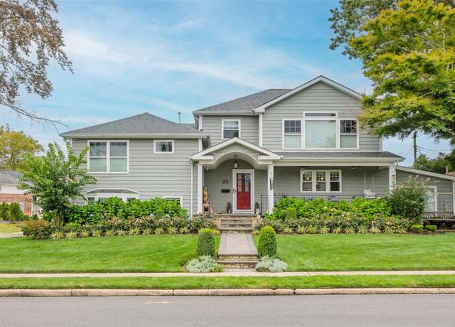 Property at 91 Westbury Ave, Plainview, NY 11803, 4 beds, 3.5 baths