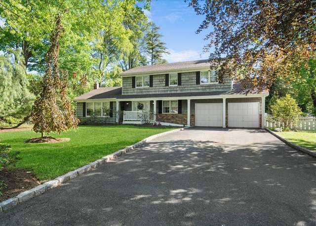 Property at 83 River Heights Dr, Smithtown, NY 11787, 4 beds, 3 baths