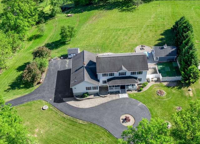 Property at 8 Roosa Rd, Wallkill, NY 12589, 6 beds, 4.5 baths