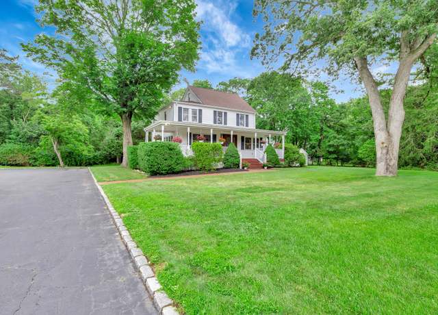 Property at 1 Garfield Ct, Nesconset, NY 11767, 4 beds, 3 baths