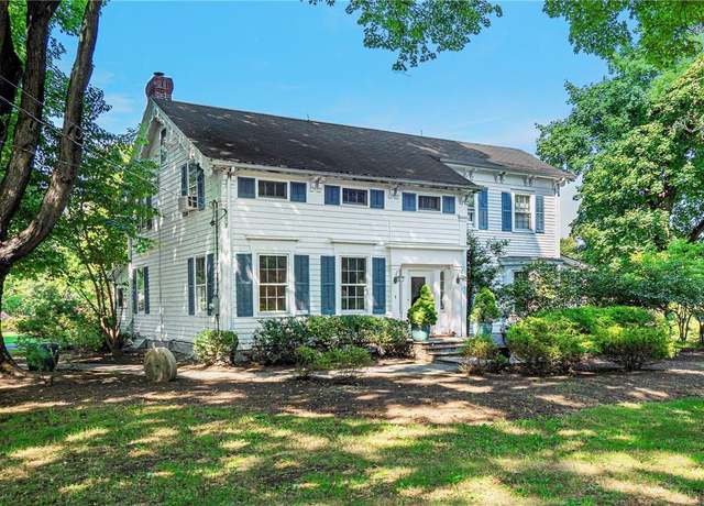 Property at 19 Lake Station Rd, Warwick, NY 10990, 4 beds, 1.5 baths