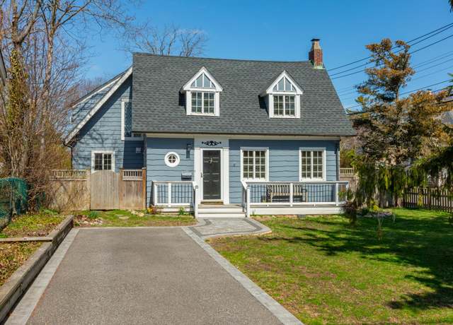 Property at 85 George St, Babylon, NY 11702, 3 beds, 2 baths
