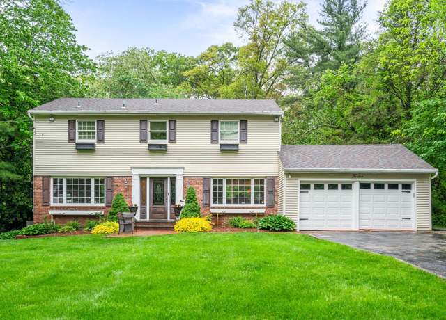 Property at 12 Skyline Dr, Huntington, NY 11743, 3 beds, 2.5 baths