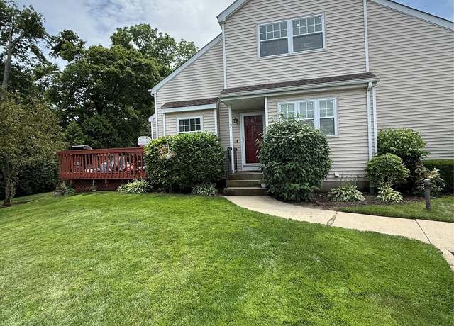 Property at 5 Petersen Ct #5, West Babylon, NY 11704, 2 beds, 2 baths