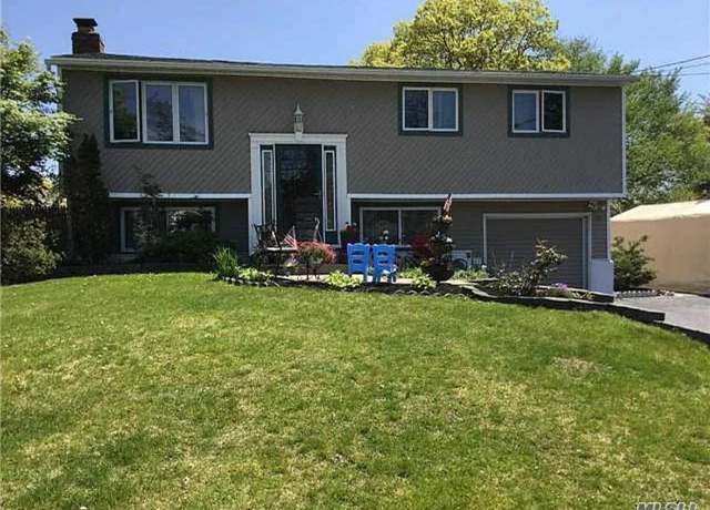 Property at 19 Biscayne Dr, Selden, NY 11784, 5 beds, 3 baths
