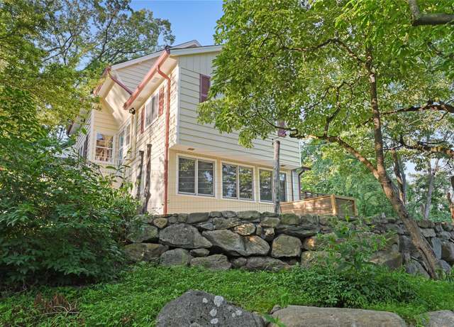 Property at 47 Mountainview Dr, Tomkins Cove, NY 10986, 3 beds, 2.5 baths