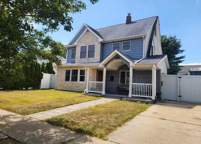 Property at 20 Wood Ln, Levittown, NY 11756, 5 beds, 2 baths