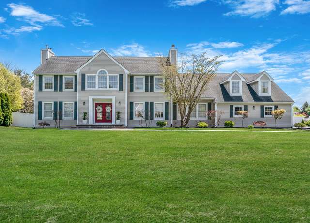 Property at 2 Field Ln, Miller Place, NY 11764, 5 beds, 4.5 baths