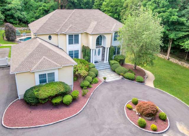 Property at 29 Brian Ct, Carmel, NY 10512, 4 beds, 3.5 baths