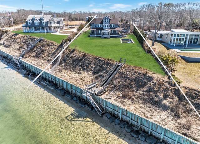 Property at 140 Newtown Rd, Hampton Bays, NY 11946, 6 beds, 3.5 baths