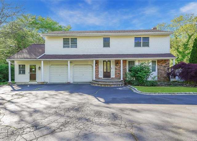 Property at 157 Parkway Dr N, Commack, NY 11725, 5 beds, 3.5 baths