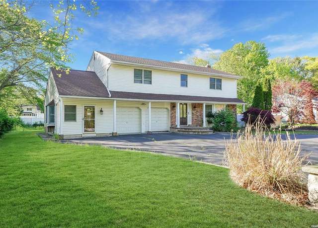 Property at 157 Parkway Dr N, Commack, NY 11725, 5 beds, 3.5 baths
