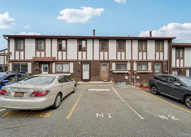 Property at 112 Buckingham Ct, Pomona, NY 10970, 2 beds, 1.5 baths
