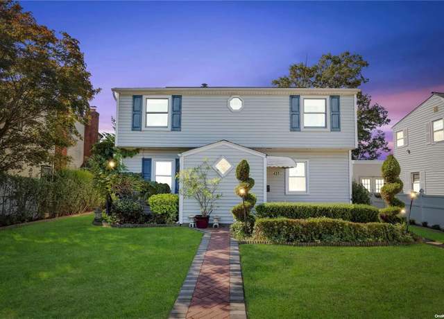 Property at 433 Hamilton Ave, Hewlett, NY 11557, 5 beds, 2 baths