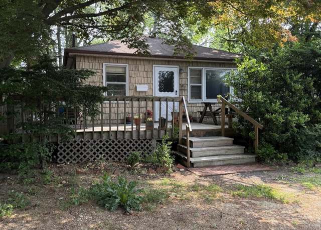Property at 177 W Washington Ave, Brentwood, NY 11717, 3 beds, 2 baths