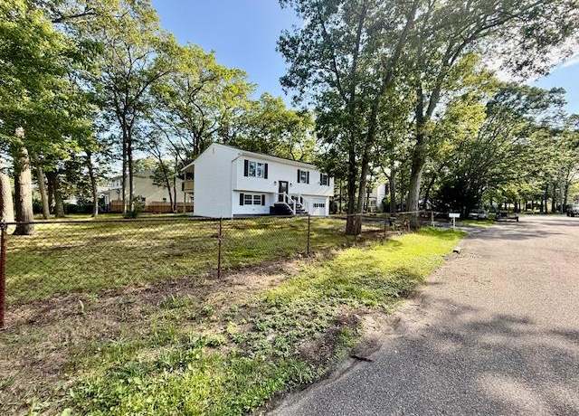 Property at 30 7th St, Holbrook, NY 11741, 5 beds, 2 baths