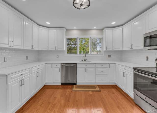 Property at 2810 Chestnut Ave, Ronkonkoma, NY 11779, 5 beds, 3 baths