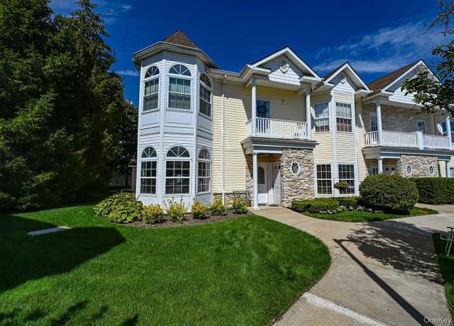 Property at 513 Narragansett Villas Dr #513, Lindenhurst, NY 11757, 2 beds, 2 baths