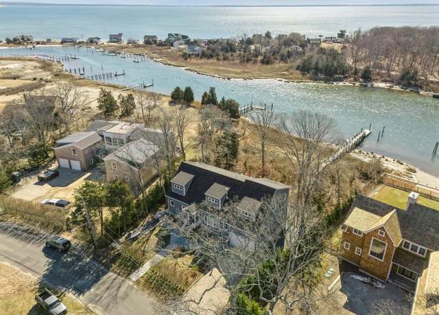 Property at 2280 Deep Hole Dr, Mattituck, NY 11952, 3 beds, 2.5 baths