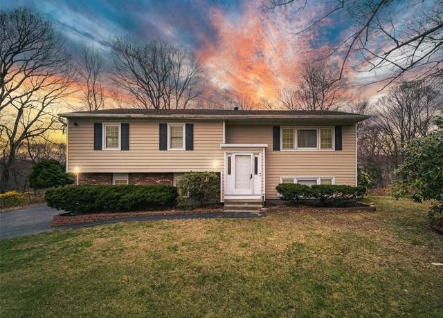 Property at 72 Kia Ora Blvd, Mahopac, NY 10541, 3 beds, 2.5 baths