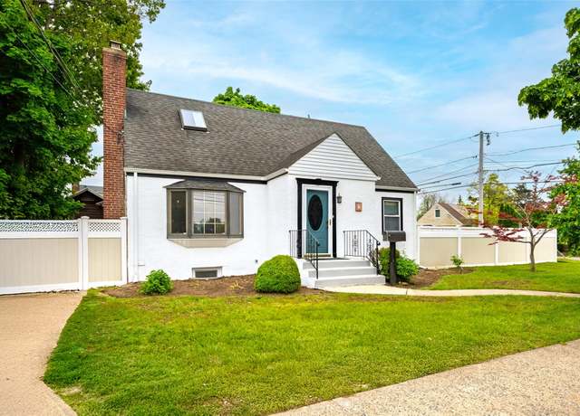 Property at 19 Underhill Ave, Hicksville, NY 11801, 4 beds, 3 baths