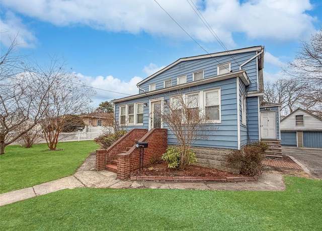 Property at 600 Little East Neck Rd, West Babylon, NY 11704, 6 beds, 3 baths