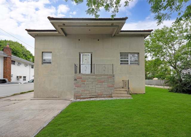 Property at 181 Walnut St, Hempstead, NY 11563, 4 beds, 2 baths