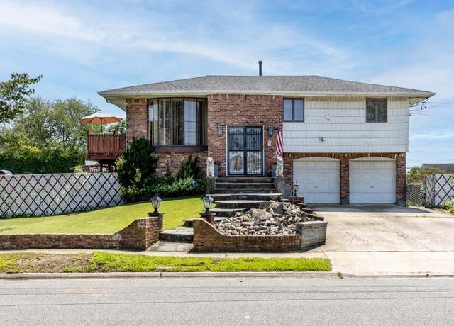 Property at 501 10th St, West Babylon, NY 11704, 4 beds, 2.5 baths