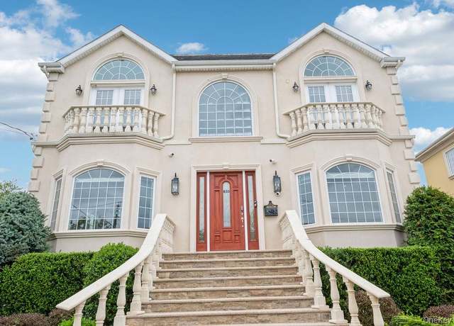 Property at 833 Glen Dr, Woodmere, NY 11598, 6 beds, 4 baths
