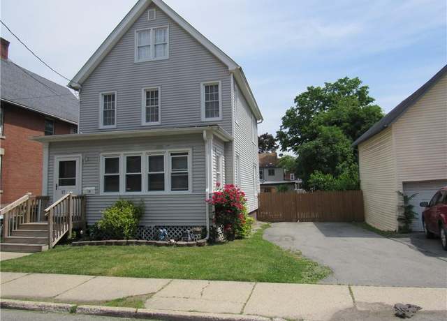 Property at 17 Little Ave, Middletown, NY 10940, 5 beds, 2 baths