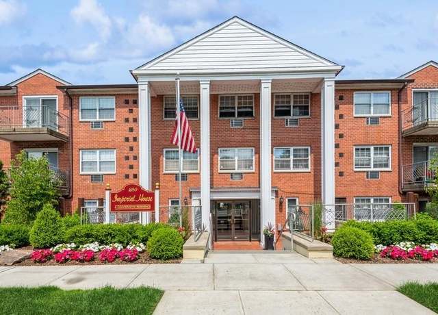 Property at 250 N Village Ave Unit B3, Rockville Centre, NY 11570, 1 bed, 1 bath