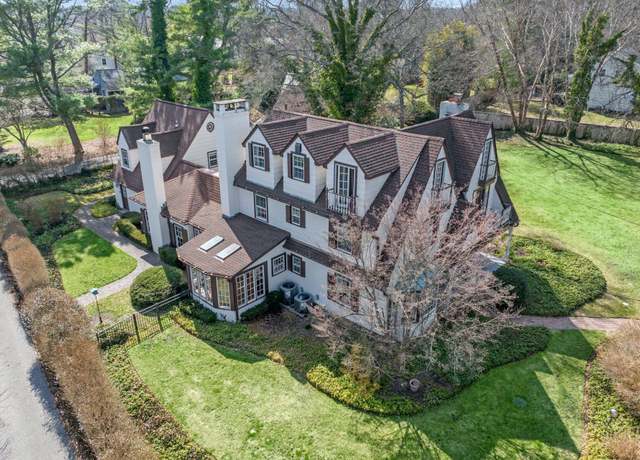 Property at 3 Wincoma Dr, Huntington Bay, NY 11743, 6 beds, 5.5 baths