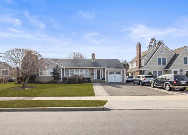 Property at 60 Meadow St, Garden City, NY 11530, 2 beds, 2 baths