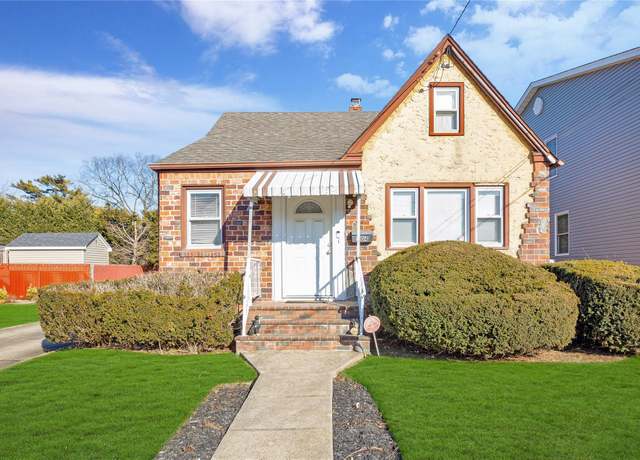 Property at 104 Maeder Ave, Merrick, NY 11566, 4 beds, 2.5 baths