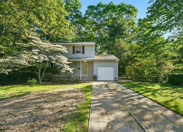 Property at 54 Schuyler Dr, Commack, NY 11725, 3 beds, 1.5 baths