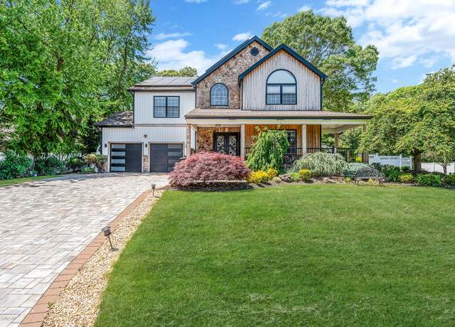 Property at 8 Hamilton Pl, Lake Grove, NY 11755, 4 beds, 3.5 baths