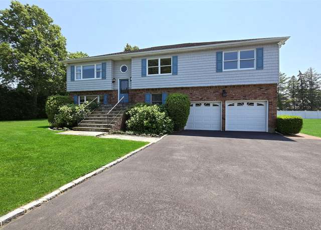 Property at 4 Donald St, Bayville, NY 11709, 5 beds, 3 baths