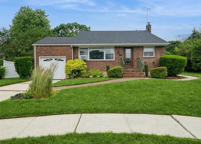 Property at 6 Robert Ct, Bethpage, NY 11714, 3 beds, 2 baths