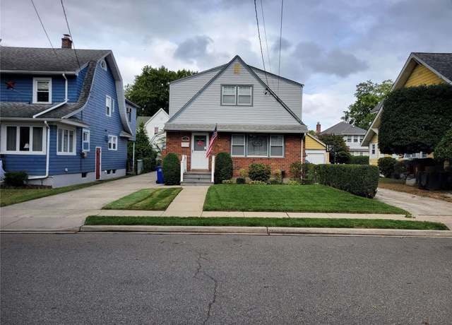 Property at 14 Concord St, Floral Park, NY 11001, 5 beds, 3 baths