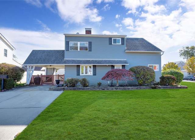 Property at 72 Horn Ln, Levittown, NY 11756, 5 beds, 2 baths