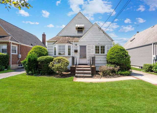 Property at 628 8th Ave, New Hyde Park, NY 11040, 3 beds, 1 bath