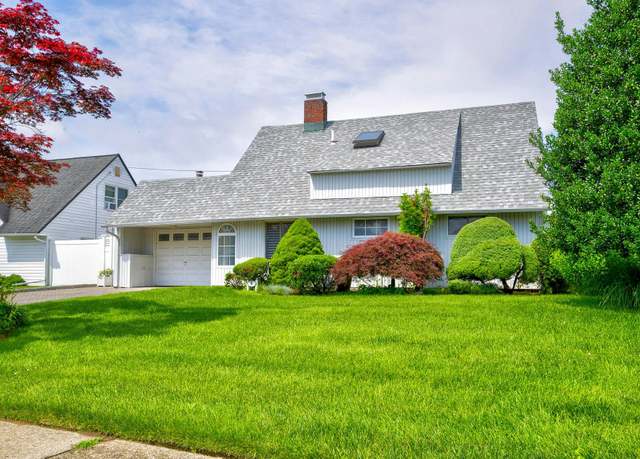Property at 6 Wafer Ln, Wantagh, NY 11793, 4 beds, 2 baths