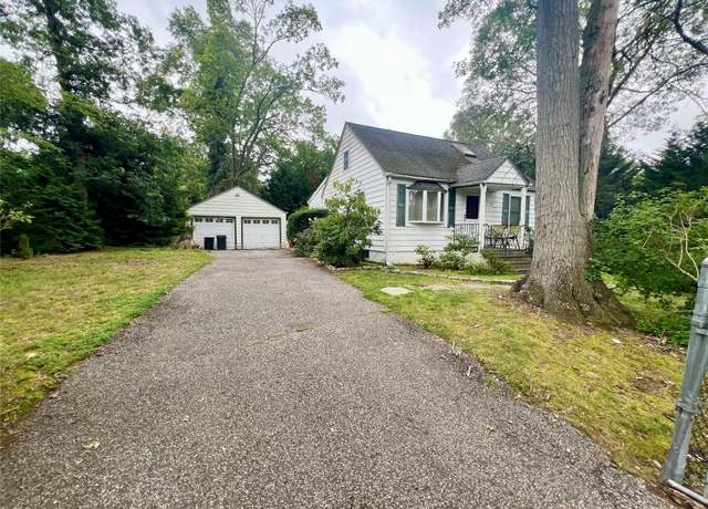 Property at 100 Maple Ln, Medford, NY 11763, 3 beds, 1 bath