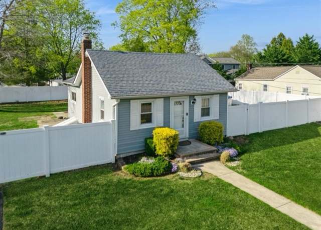 Property at 94 16th St, Wading River, NY 11792, 2 beds, 1 bath