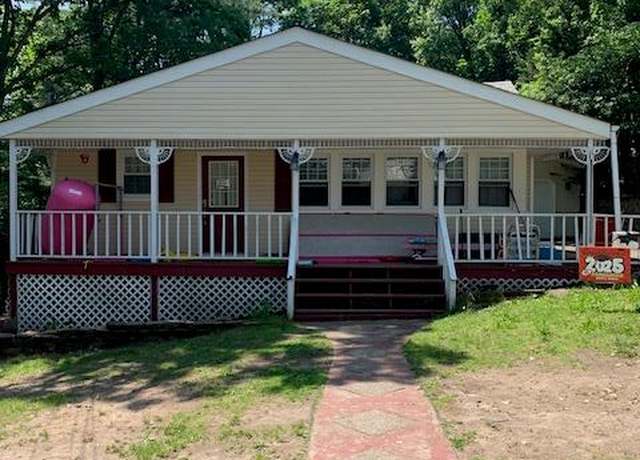 Property at 10 Pinedale Ave, Farmingville, NY 11738, 3 beds, 1 bath